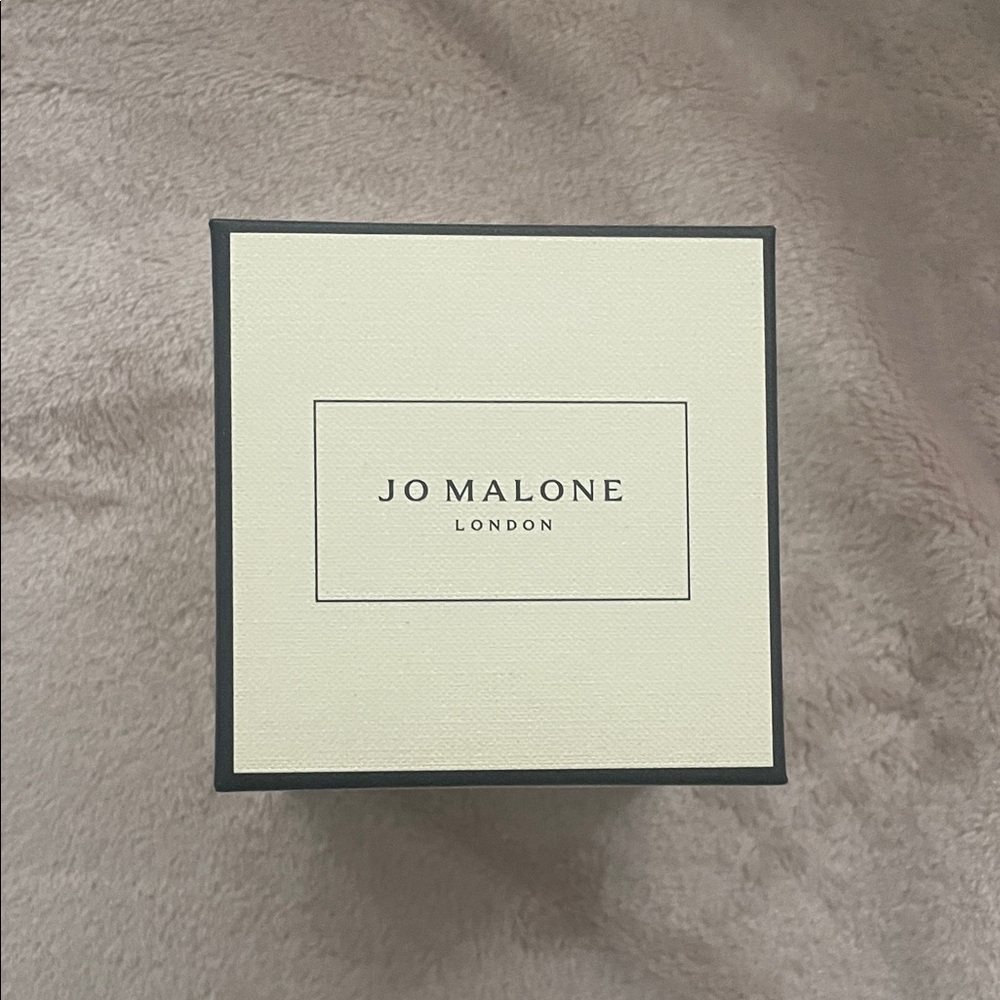 Jo Malone London Cream and Black Gift Box